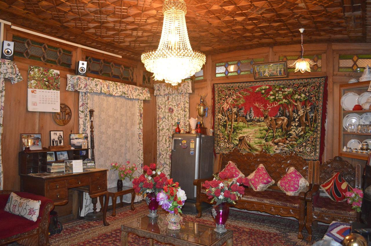 Lake Palace Group Of House Boats Srīnagar Kültér fotó