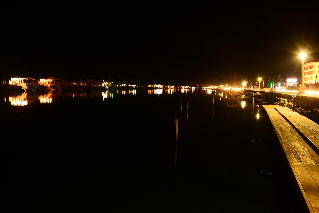 Lake Palace Group Of House Boats Srīnagar Kültér fotó